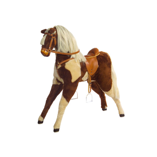 Plüschpferd Stehpferd Lizzy – Vorderansicht des kuscheligen Kinderpferds