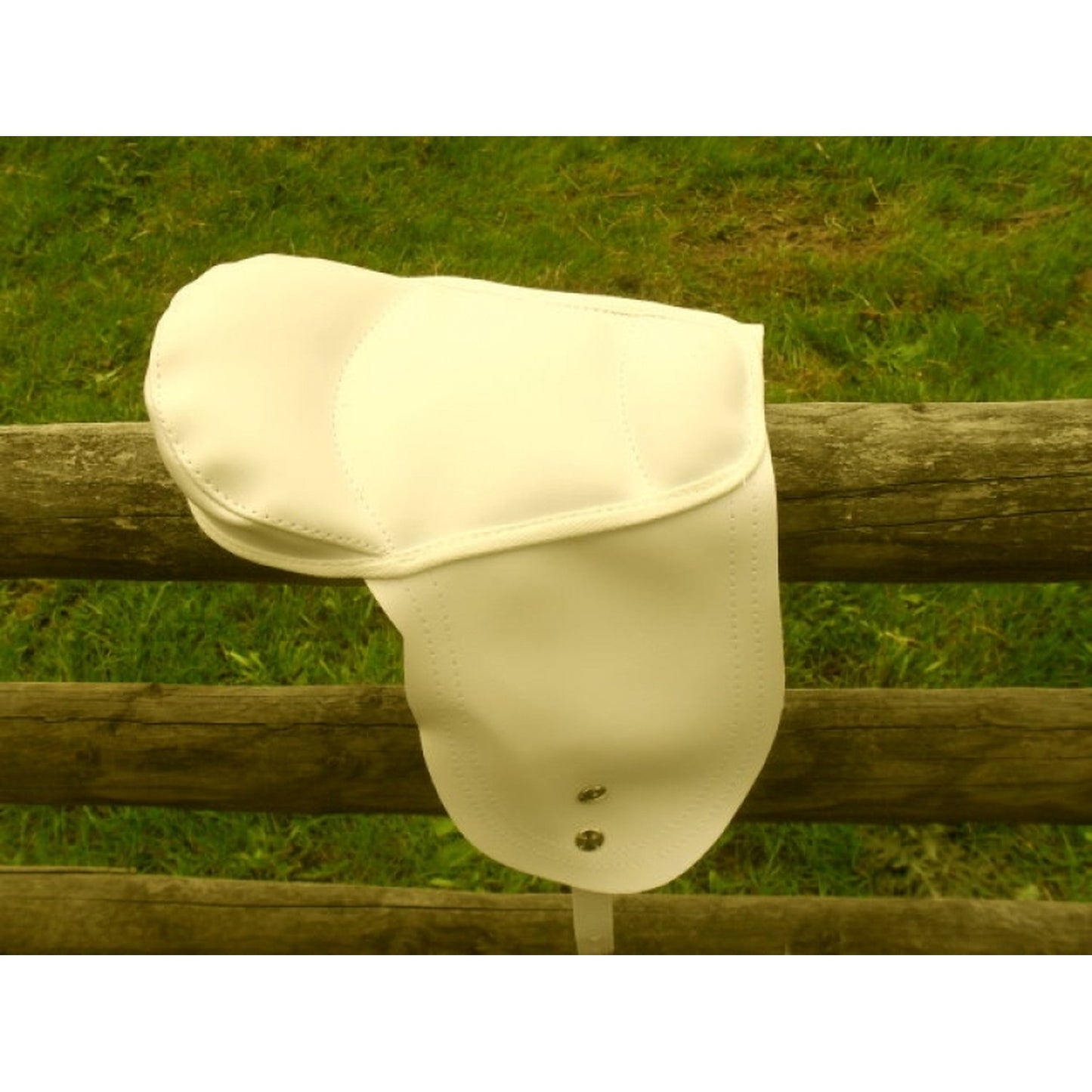 Sattel für Schaukelpferde mittlerer Größe in Weiß
